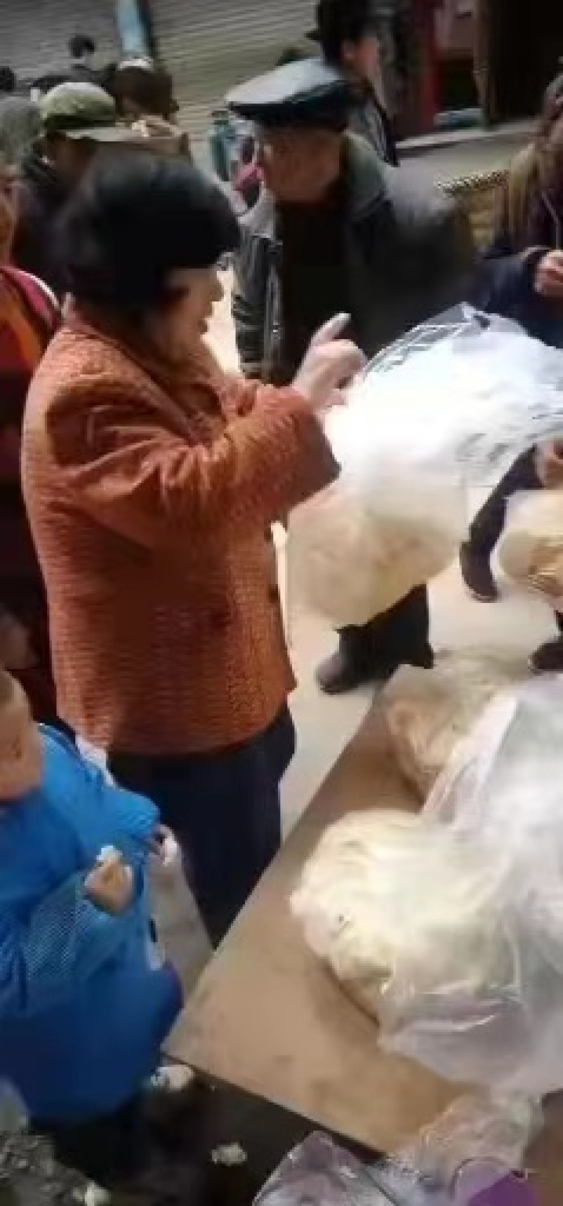 地摊跑量雪饼，乡镇称斤雪米饼月饼厂家直销