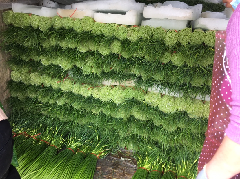 新发地市场蒜薹交易现场