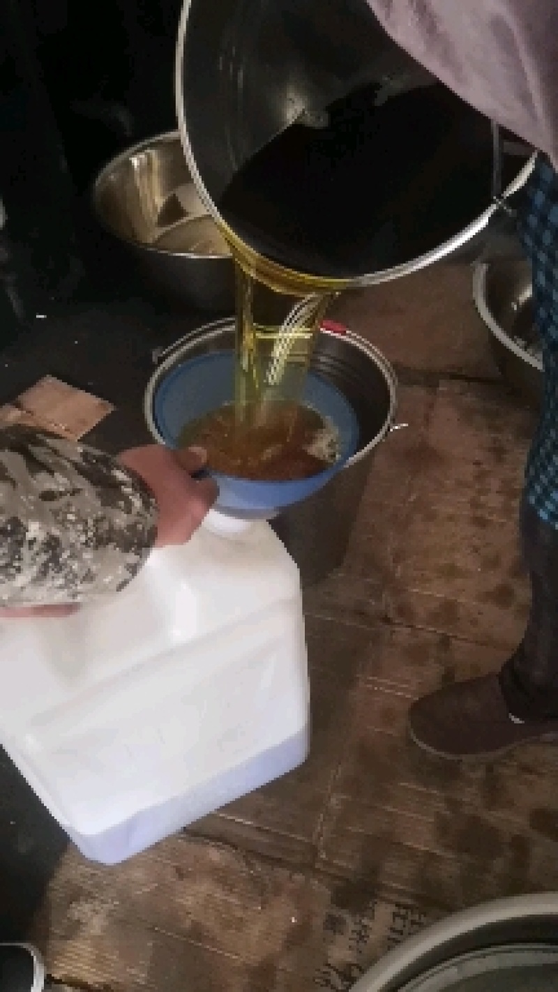 山茶油广西河池天峨县山茶油，自家榨的山茶籽油，无添加