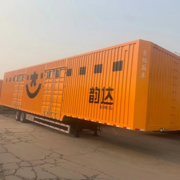 集装箱式半挂车