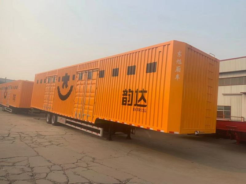 集装箱式半挂车