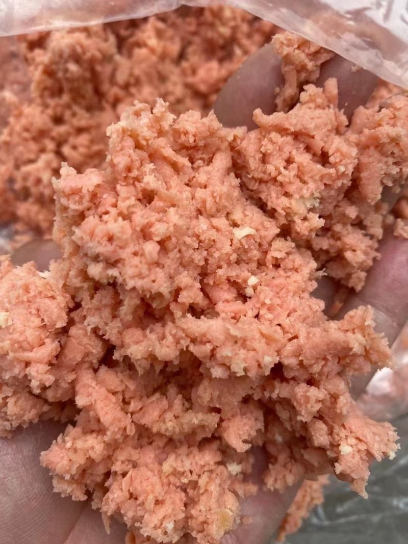 喷浆稻壳粉。喷浆蛋白。粉碎火腿肠，喷浆豆渣，