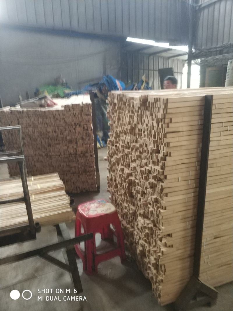 常年供应各种规格竹条地板条尺寸标准碳化烘干发货，欢迎咨询