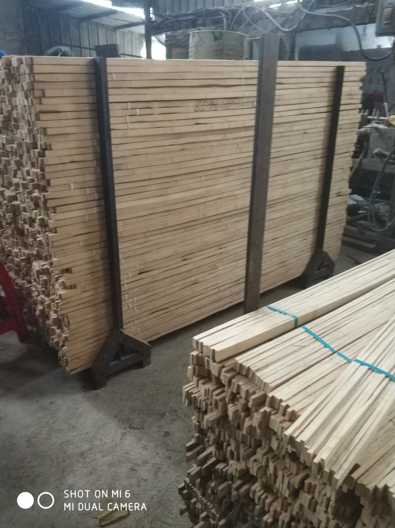 常年供应各种规格竹条地板条尺寸标准碳化烘干发货，欢迎咨询