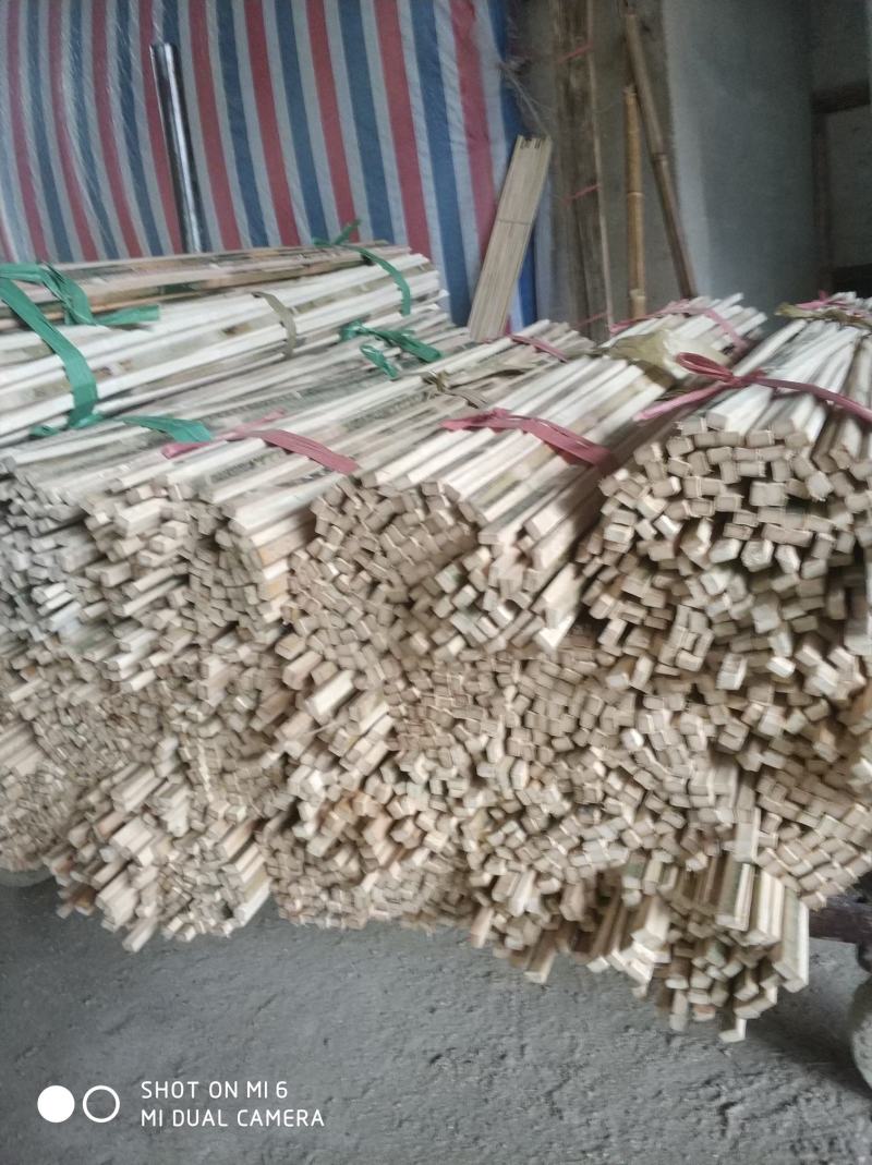 常年供应各种规格竹条地板条尺寸标准碳化烘干发货，欢迎咨询