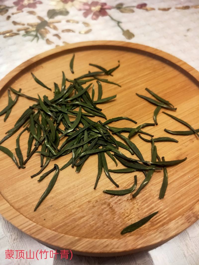 竹叶青，高山竹叶青，口感清洌、醇厚、芬芳、浓酽、怡人。