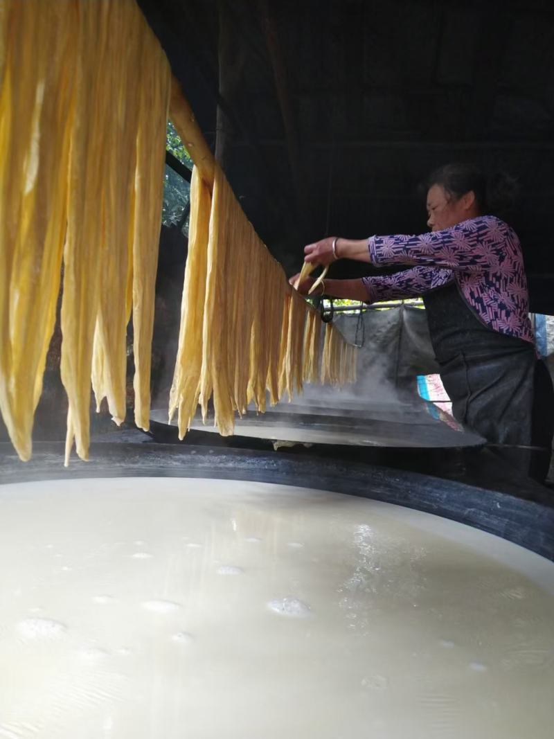 广西桂林市平乐县纯黄豆制作腐竹斋菜铁锅腐竹