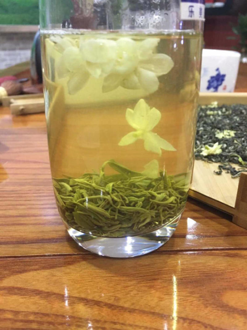 茉莉花茶，每一片茶叶均采摘自自家茶园，从源头保证品质。