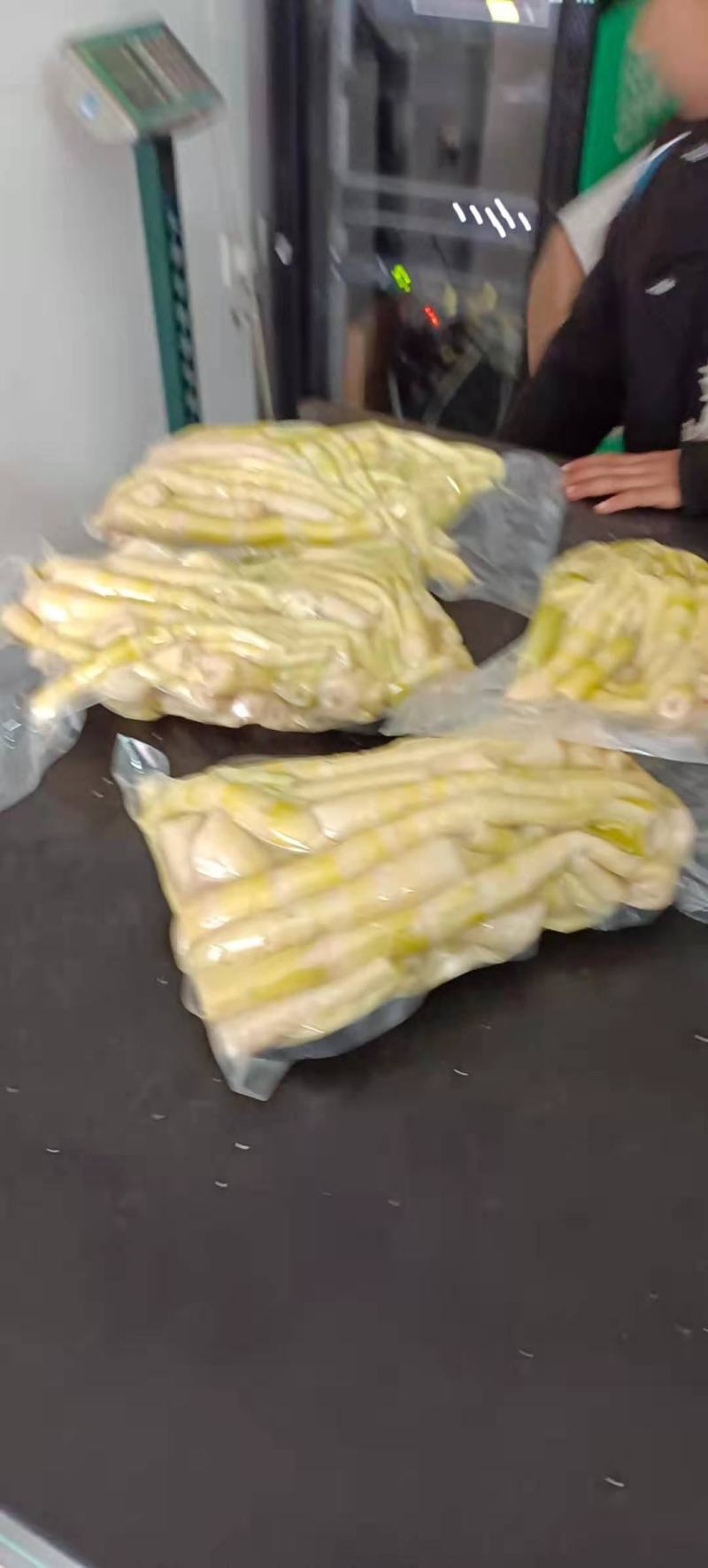镇巴大山里的野竹笋。真空包装准时发货！！