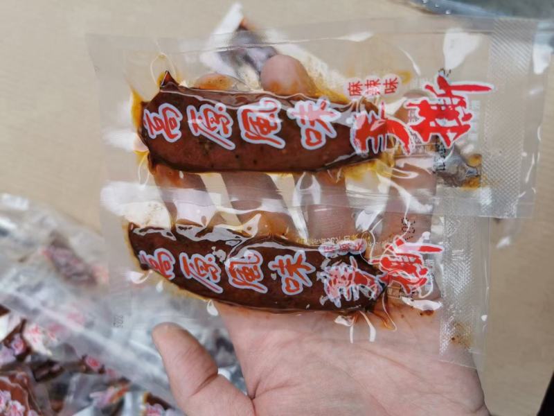 高原鸭手撕肉味道巴适麻辣五香两种地摊展销热销产品