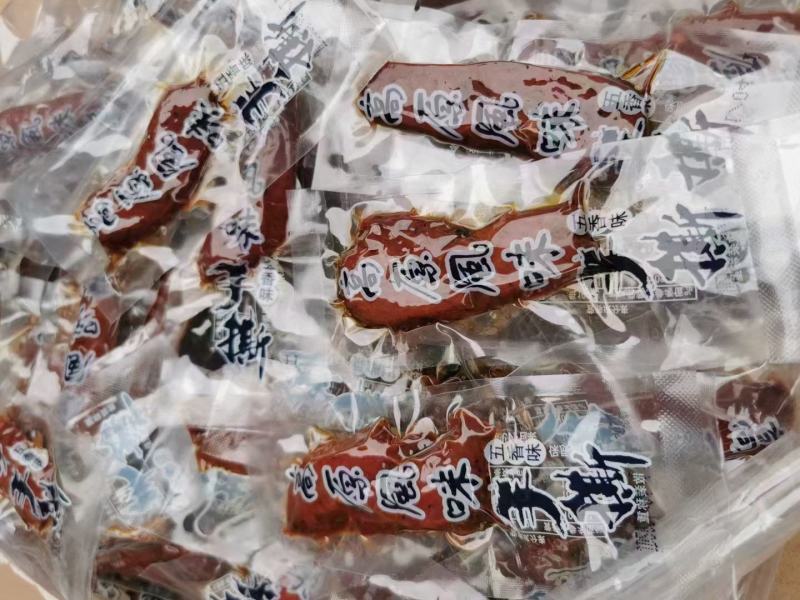 高原鸭手撕肉味道巴适麻辣五香两种地摊展销热销产品