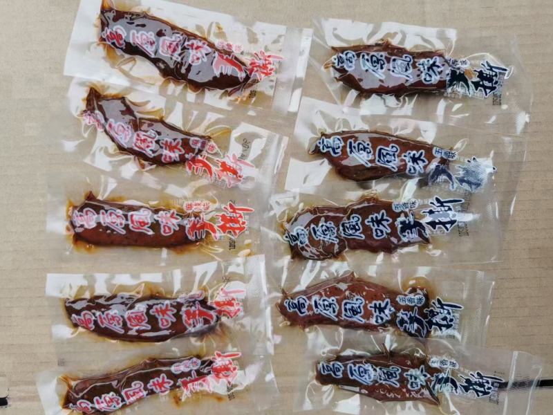 高原鸭手撕肉味道巴适麻辣五香两种地摊展销热销产品