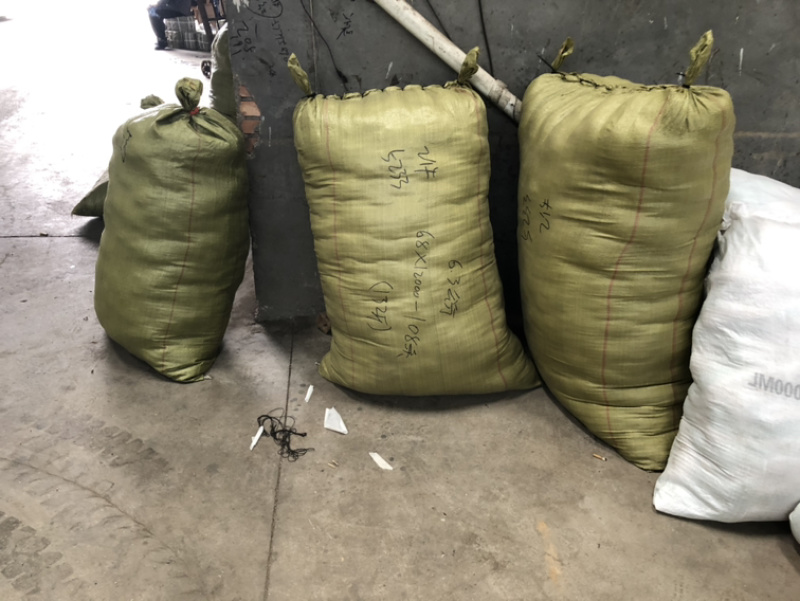 厂家直供：防草地布，PE材质国标防草地布，厂家低价供应