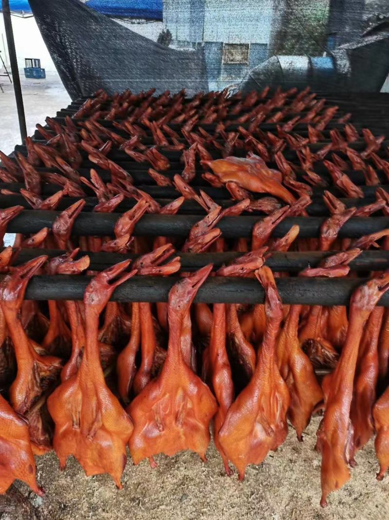 烟熏板鸭麻辣五香干度好颜色好味道好地摊跑量产品