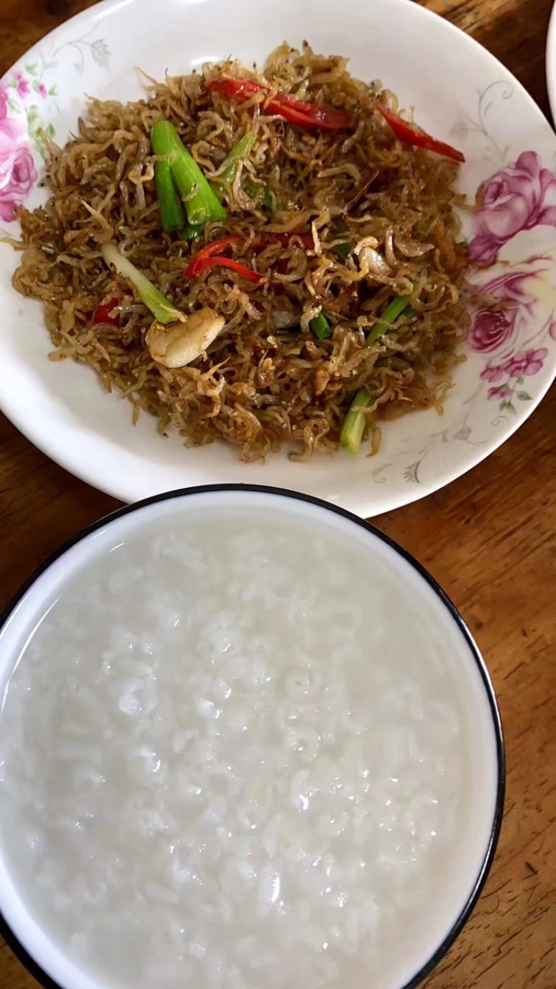 白尘样鱼干，（银鱼干）足干，鲜甜，无骨。