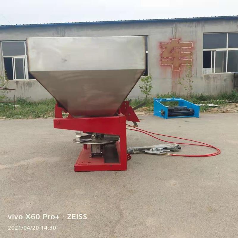 双盘撒肥机拖拉机背负式抛肥机悬挂颗粒肥有机农家肥大型