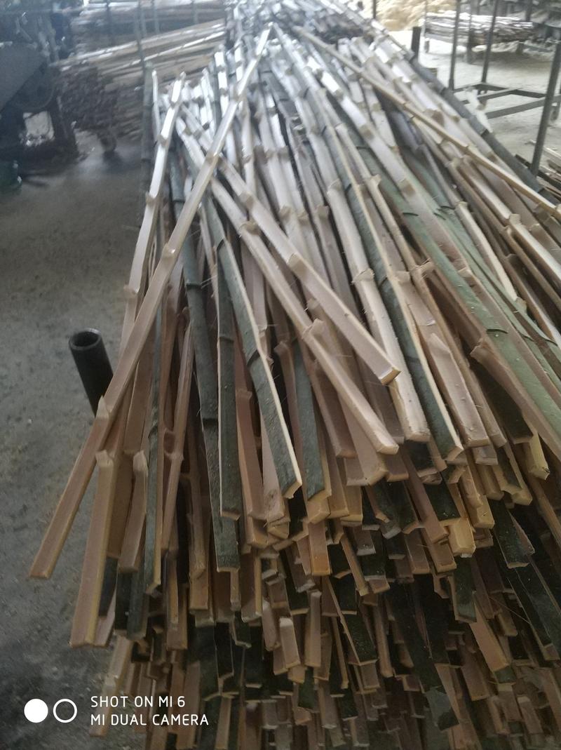 秧弓竹片二公分标准片菜地棚拱片大量供应质量保证。