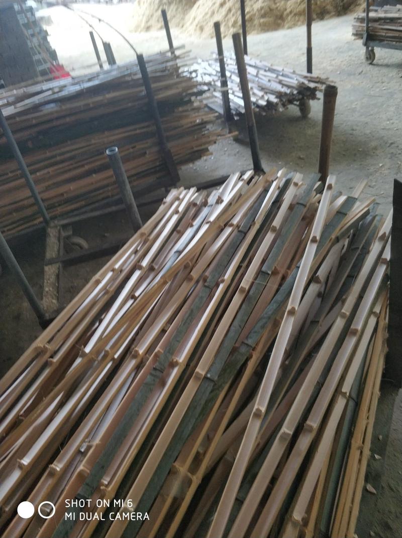 秧弓竹片二公分标准片菜地棚拱片大量供应质量保证。