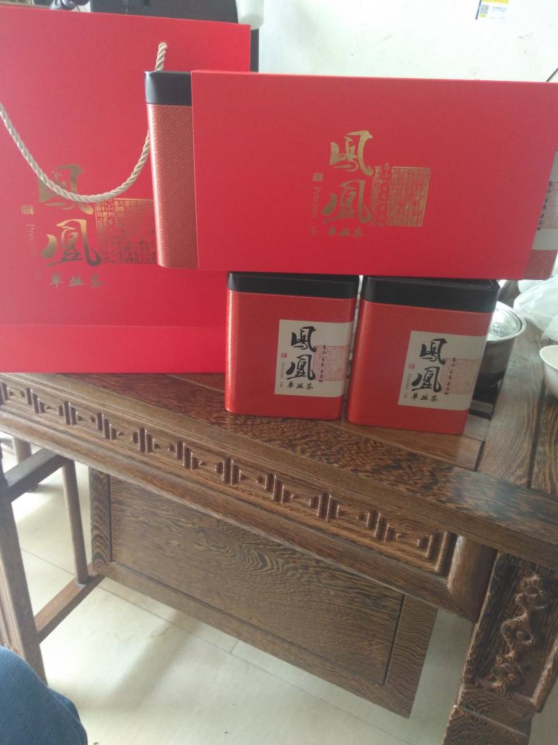 凤凰高山乌种单丛是一款有着高山也韵味，海拔1000米