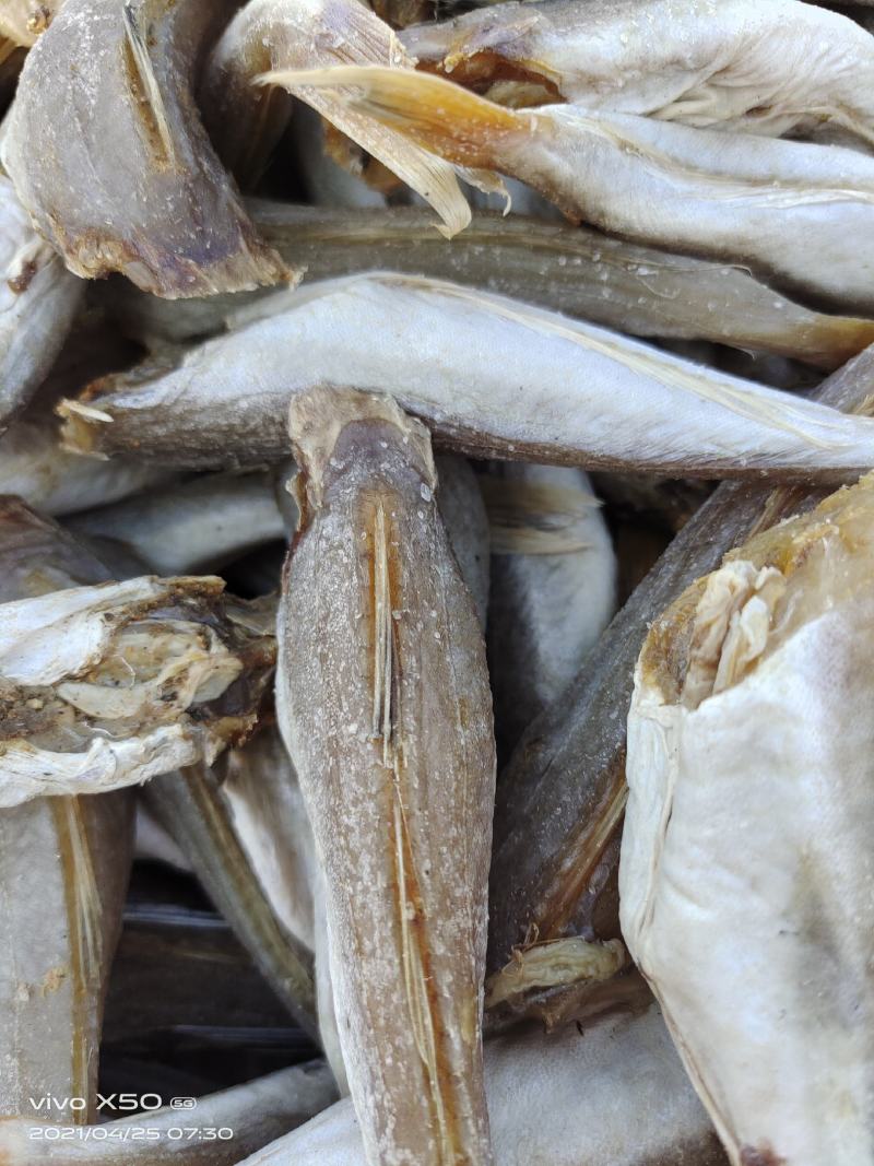 红头棍又名红娘子鱼去头带皮，八成干度，肉质紧实