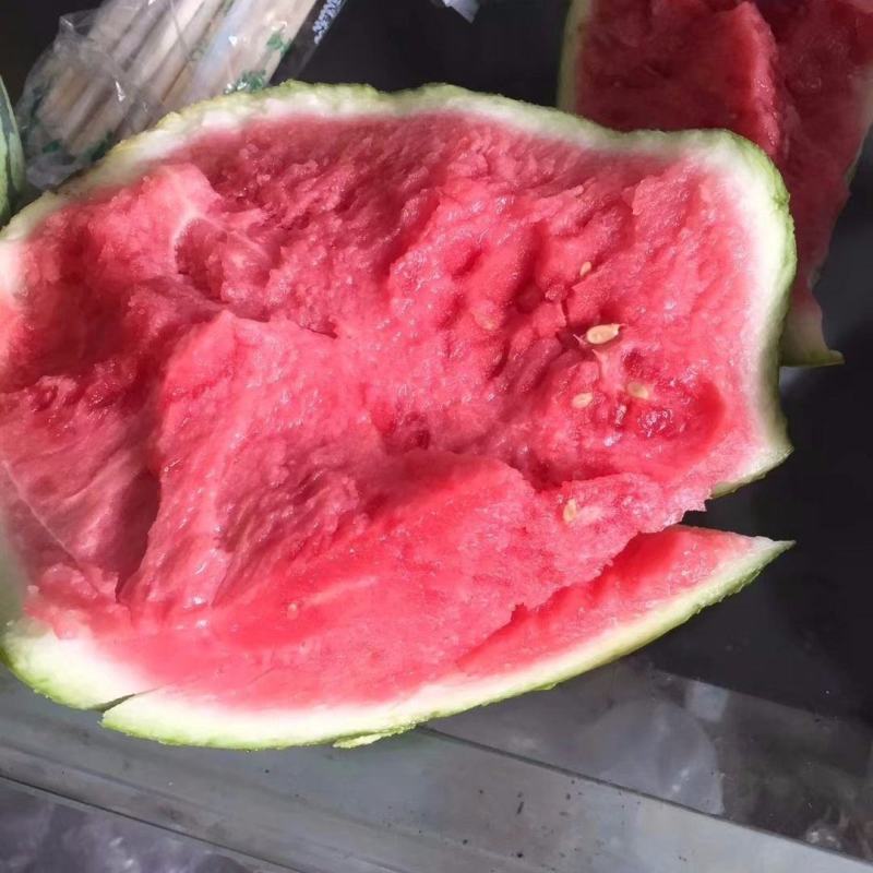 河南大棚美都西瓜，货量充足，甜度高口感好，质量负责到底