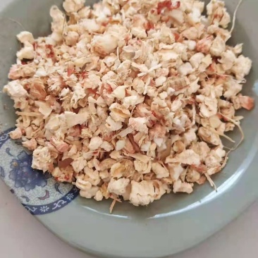 大量供应优质玉米芯颗粒，适用于各类食用种植，品质保证！