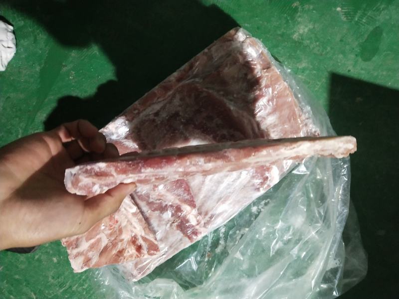 小肋排国产小猪肋排，质量如图所示，有保障。