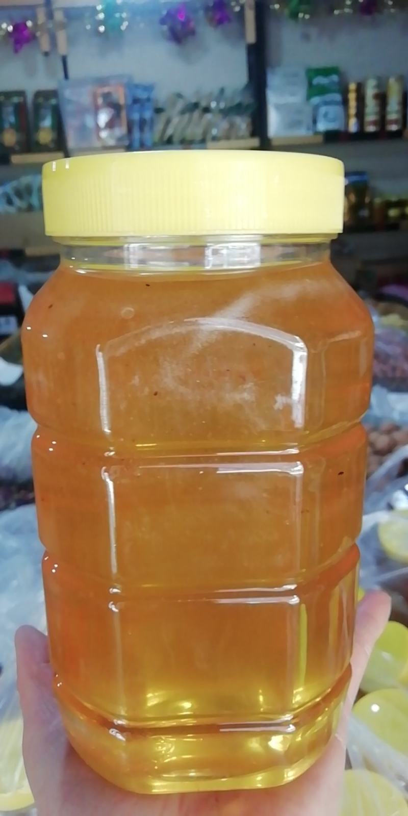 阿克苏冰糖心苹果花土蜂蜜，品质纯一公斤一瓶，一瓶起发货。