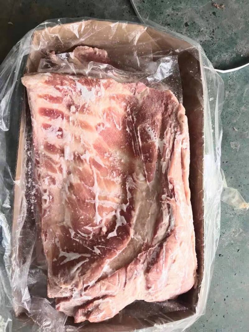 带皮五花肉国产肥猪带皮五花肉。一箱5/6片