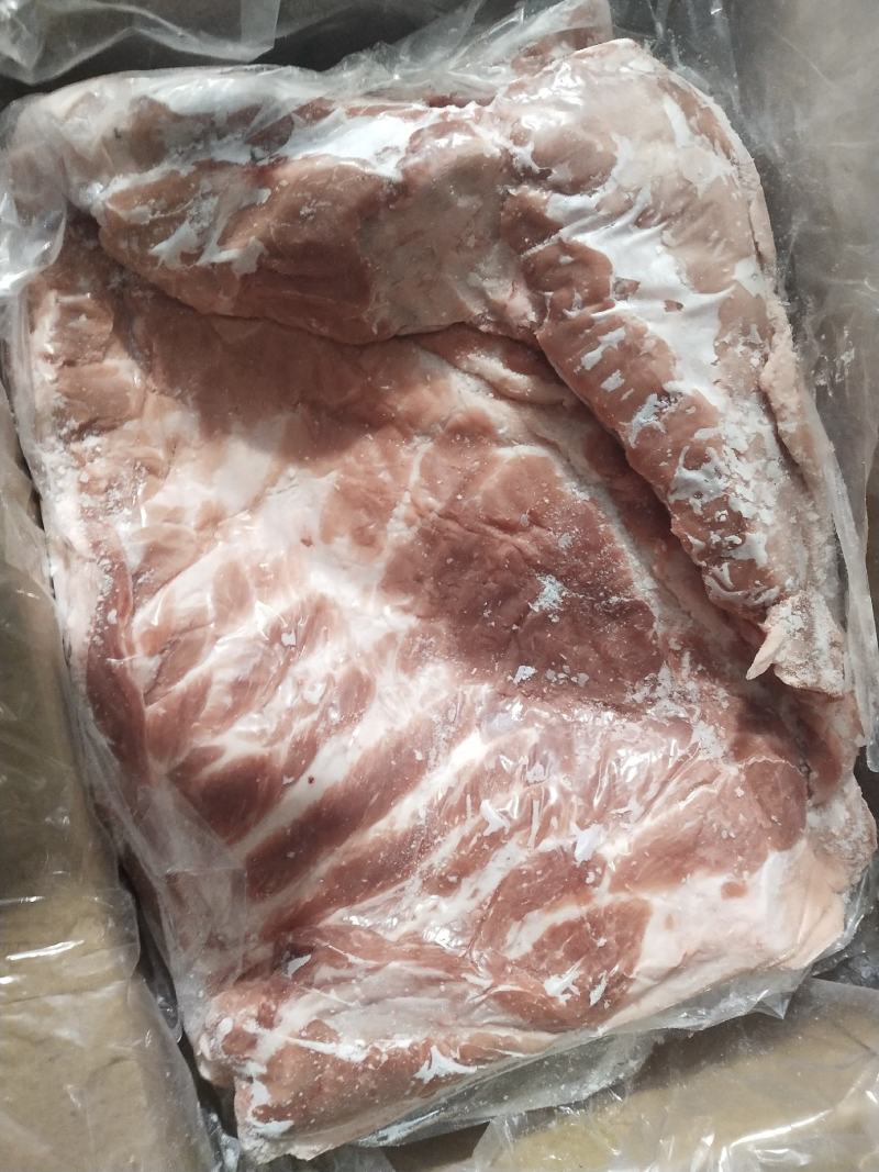 带皮五花肉国产肥猪带皮五花肉。一箱5/6片