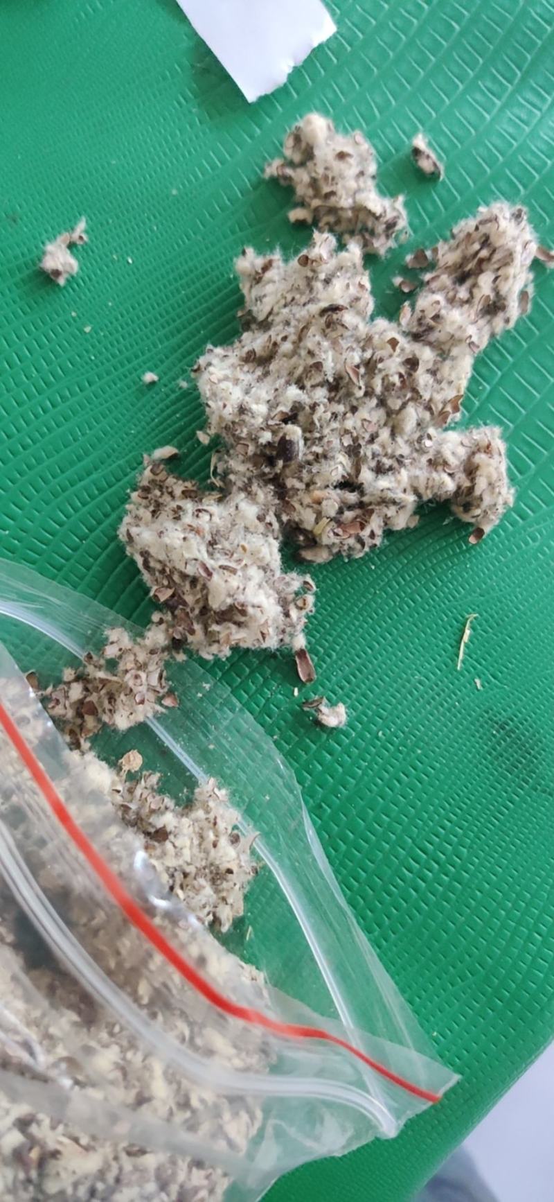 食用菌棉渣废棉渣子平菇草菇原料玉米芯压块稻草段