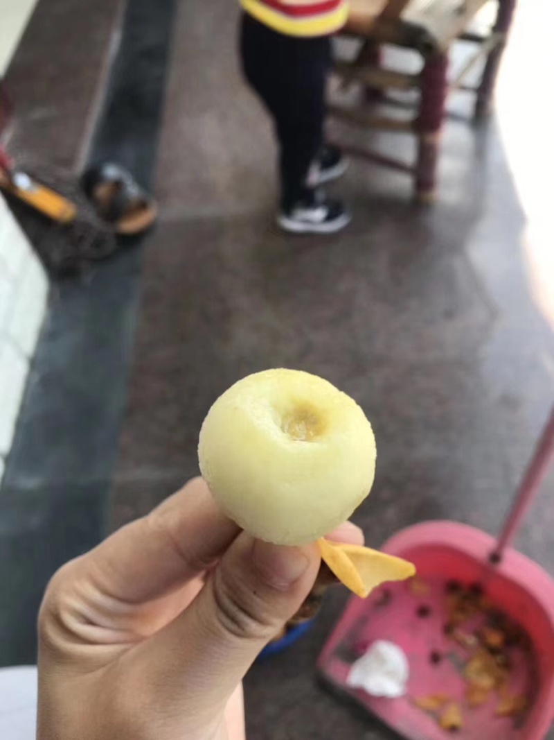 白玉枇杷塘栖白玉枇杷，红中枇杷，自己家种的枇杷