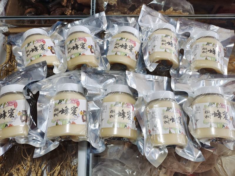 长白山椴树蜂蜜，瓶装蜂蜜。农家好蜂蜜，味美价廉，营养丰富