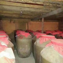 文山腻角酒，放了四五年了，还有2000斤，丘北的可以送货