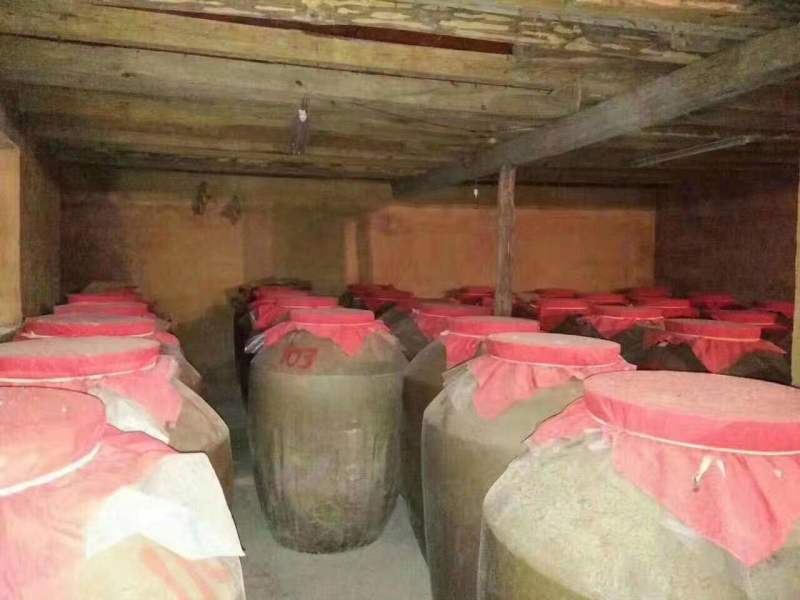 文山腻角酒，放了四五年了，还有2000斤，丘北的可以送货