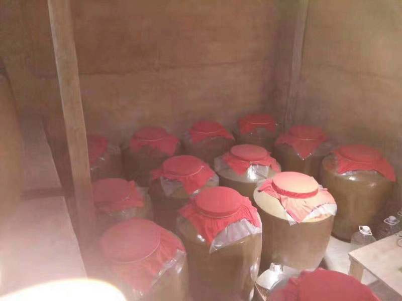 文山腻角酒，放了四五年了，还有2000斤，丘北的可以送货