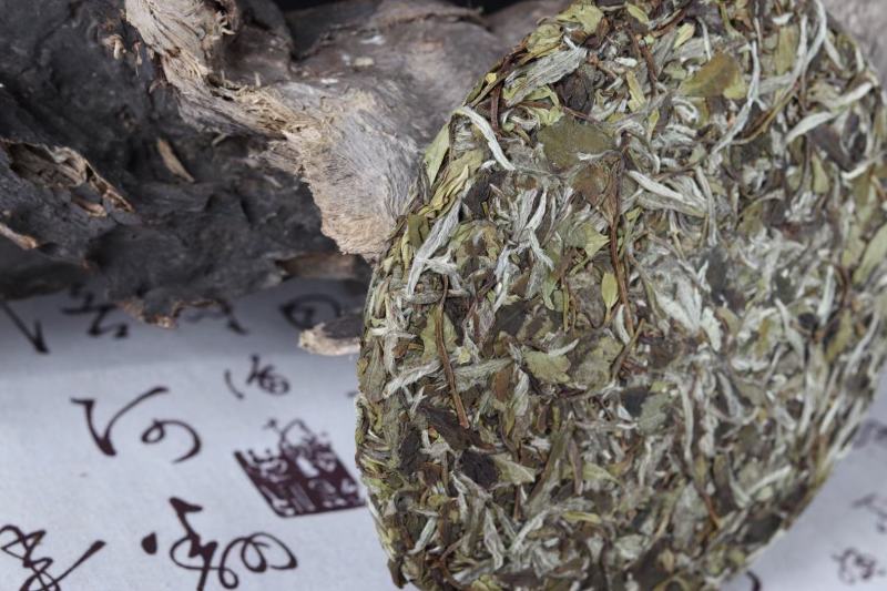 福鼎白茶2019年二级荒野牡丹饼300克