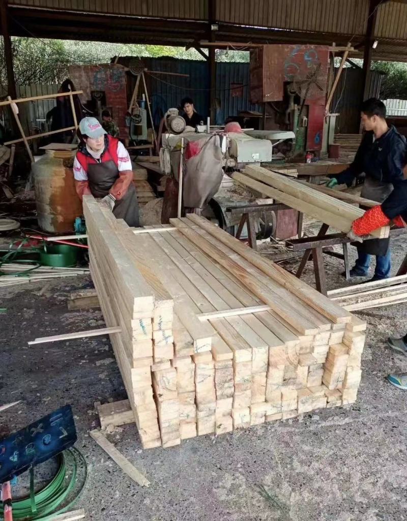 松木衫木加工各种规格都可以，每个月稳定出一千个方左右。