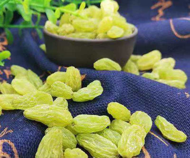 新疆绿宝石大颗粒葡萄干干颗粒饱满，厂家一手货源
