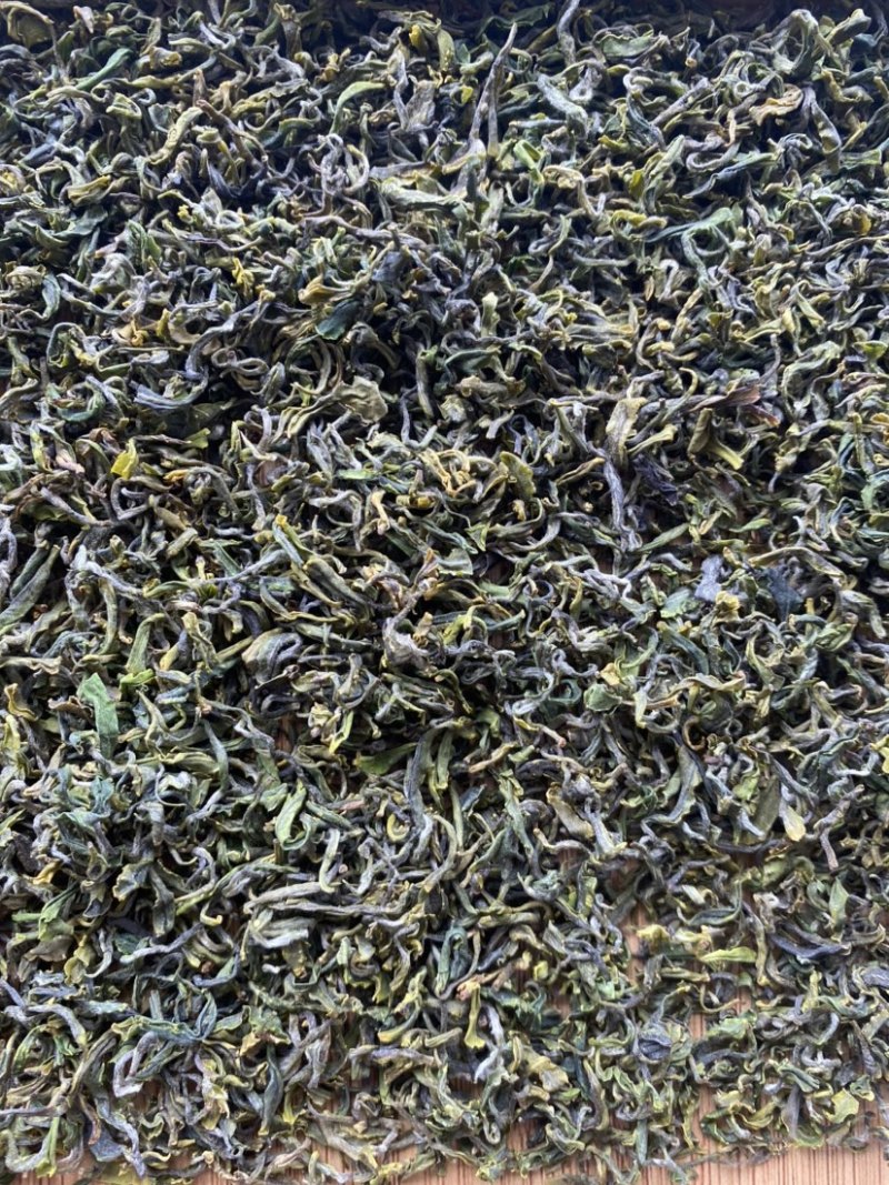 【带虫孔的茶叶】没有喷洒农药，纯日照，品之嘉绿茶