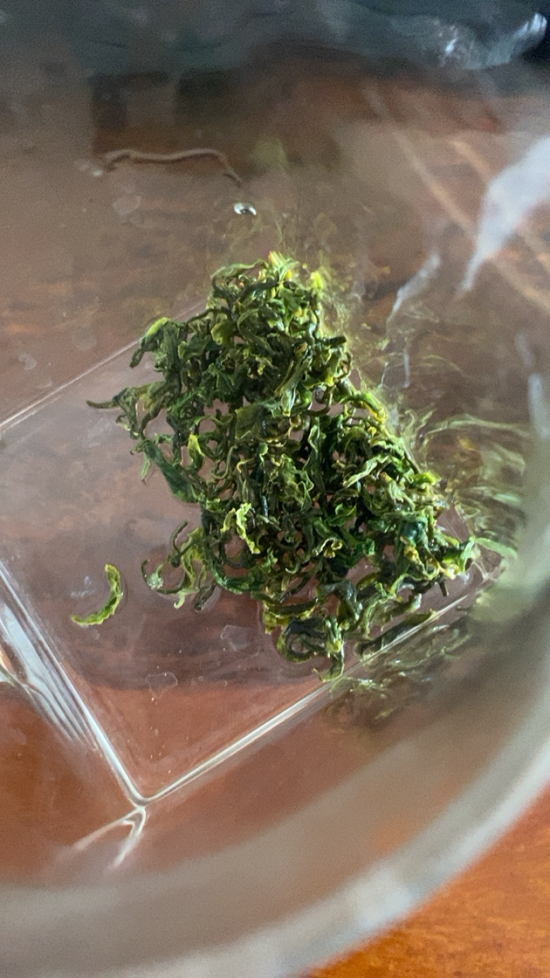 【带虫孔的茶叶】没有喷洒农药，纯日照，品之嘉绿茶