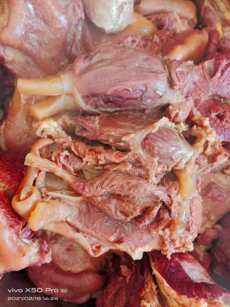 五香熟马肉，味道鲜美，颜色漂亮适用于饭店，餐厅……