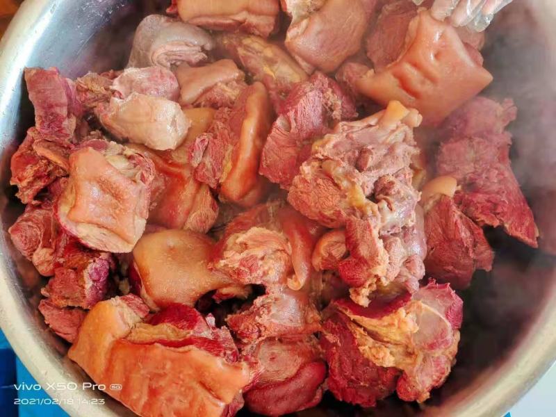 五香熟马肉，味道鲜美，颜色漂亮适用于饭店，餐厅……