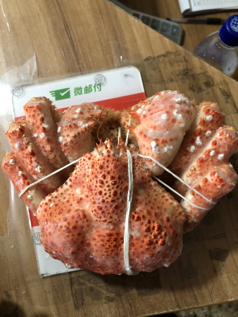 雪蟹，熟冻雪蟹雪蟹一斤重。帝王蟹表弟。
