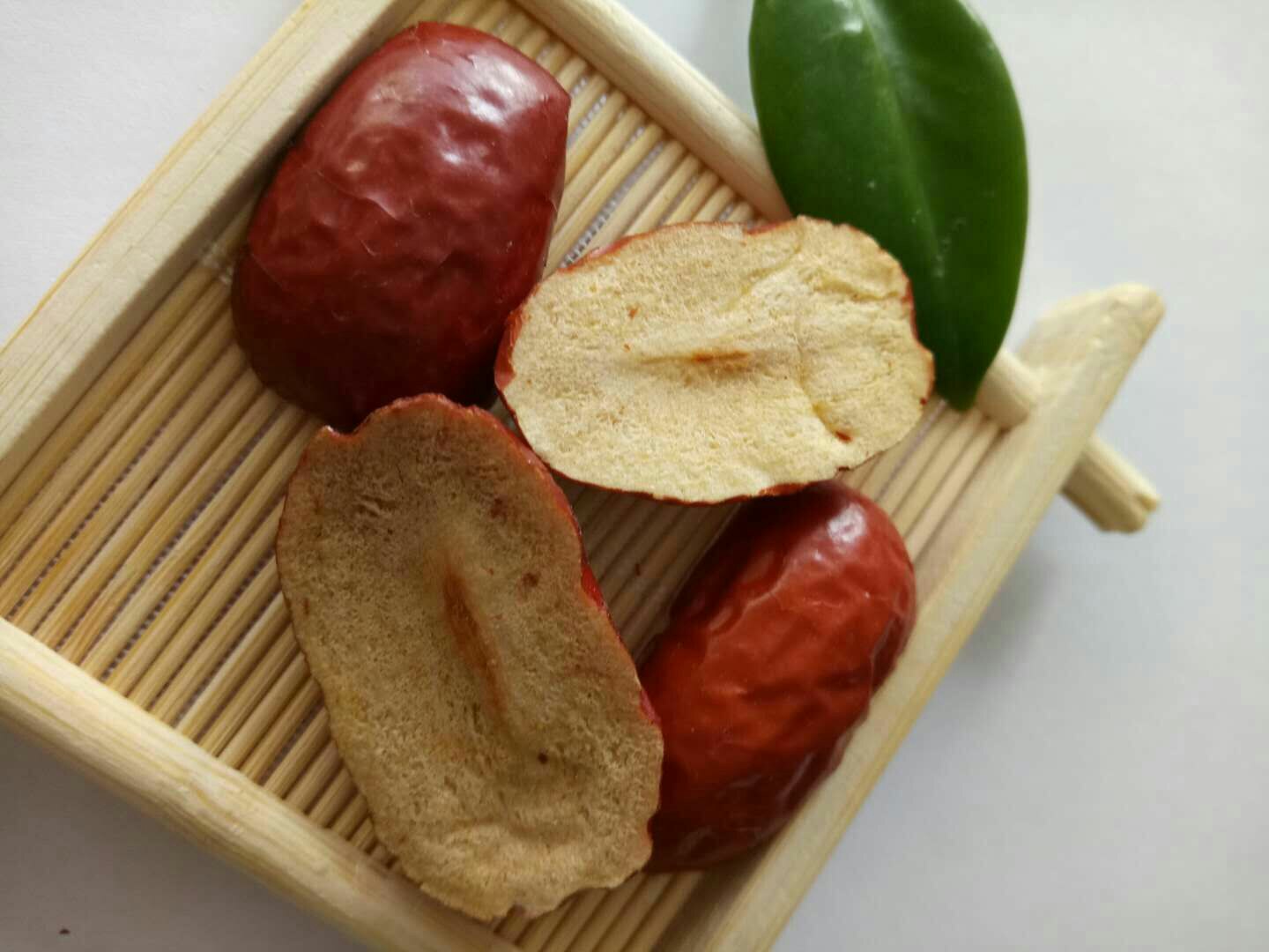 灰枣营养成分分析图,展示其丰富的维生素和矿物质含量 灰枣营养成分表