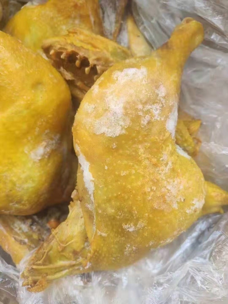 盐焗鸡，盐焗鸡腿，八成熟口味好，一件50斤价格美丽