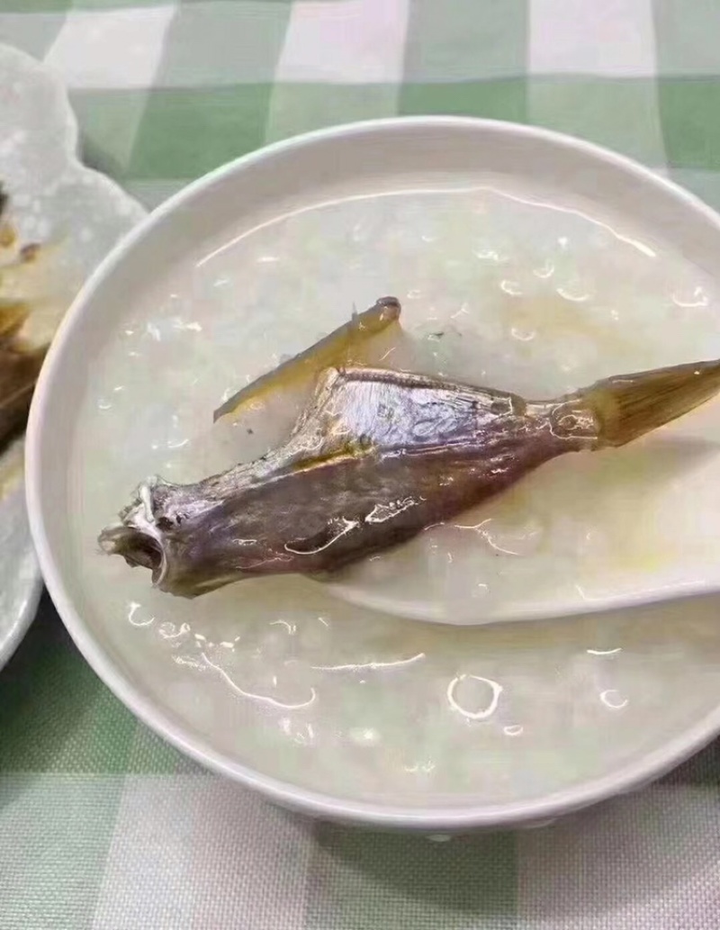 竹叶剥皮鱼，又名敌仔鱼。淡干足干，漂亮。。。