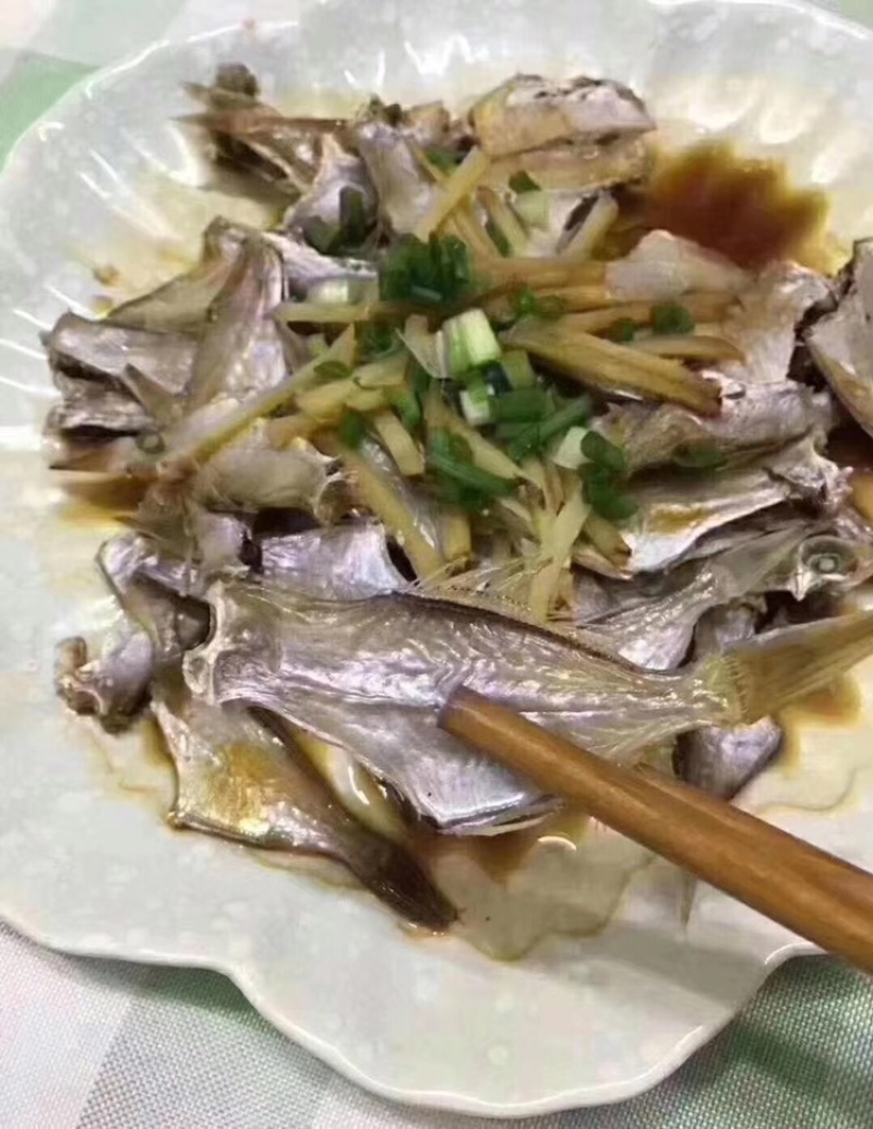 竹叶剥皮鱼，又名敌仔鱼。淡干足干，漂亮。。。