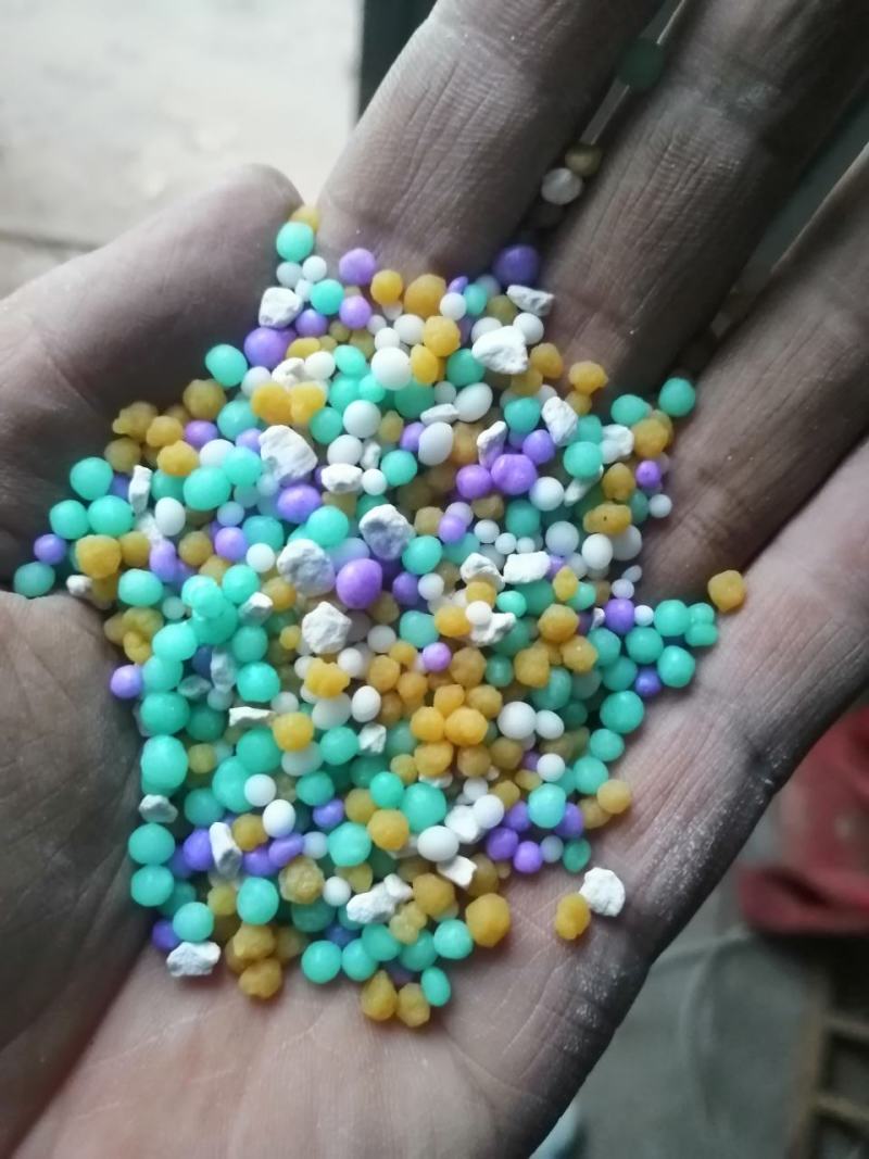 控释肥，玉米专用控释肥，缓释肥，玉米专用免追肥。