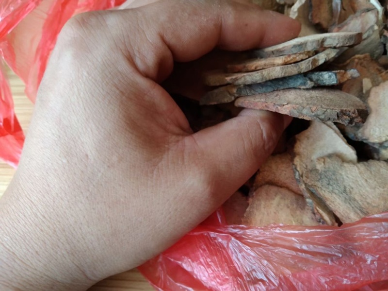 联系我是请说在一亩田上看到的，大量土茯苓预售。